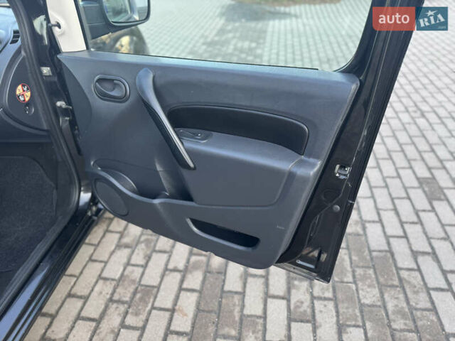 Черный Рено Кенгу, объемом двигателя 1.6 л и пробегом 225 тыс. км за 7800 $, фото 42 на Automoto.ua
