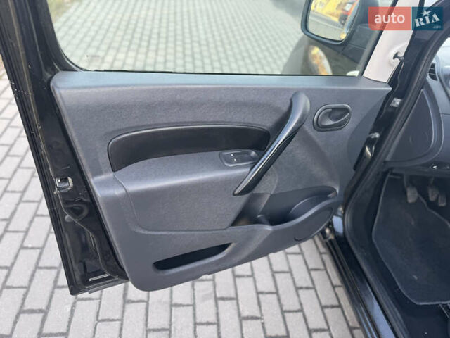 Черный Рено Кенгу, объемом двигателя 1.6 л и пробегом 225 тыс. км за 7800 $, фото 23 на Automoto.ua