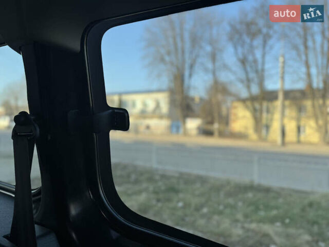 Черный Рено Кенгу, объемом двигателя 1.6 л и пробегом 225 тыс. км за 7800 $, фото 51 на Automoto.ua
