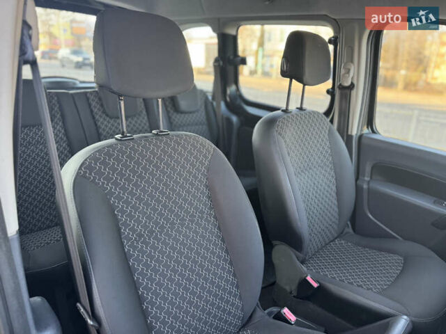 Черный Рено Кенгу, объемом двигателя 1.6 л и пробегом 225 тыс. км за 7800 $, фото 46 на Automoto.ua