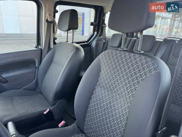 Черный Рено Кенгу, объемом двигателя 1.6 л и пробегом 225 тыс. км за 7800 $, фото 28 на Automoto.ua