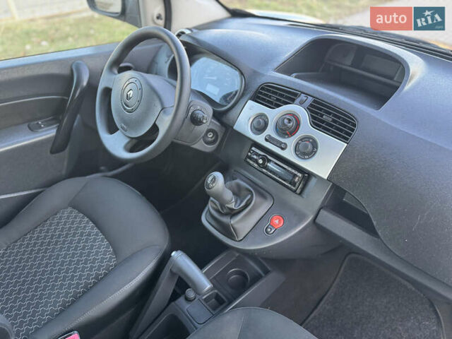 Черный Рено Кенгу, объемом двигателя 1.6 л и пробегом 225 тыс. км за 7800 $, фото 48 на Automoto.ua
