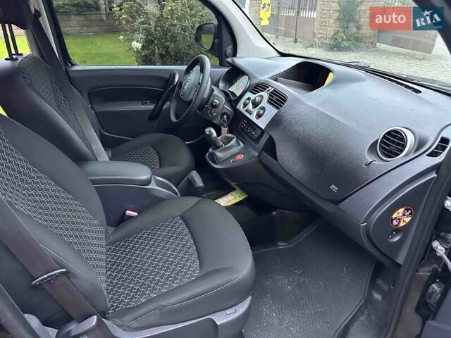 Черный Рено Кенгу, объемом двигателя 0 л и пробегом 96 тыс. км за 7500 $, фото 10 на Automoto.ua