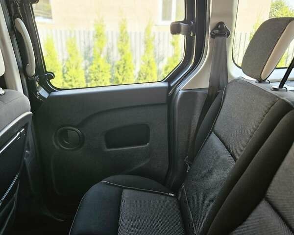 Рено Кєнгу 2013 у Дубно на Automoto.ua Чорний Рено Кєнгу, об'ємом двигуна 1.5 л та пробігом 234 тис. км за 10500 $, фото 26 на Automoto.ua