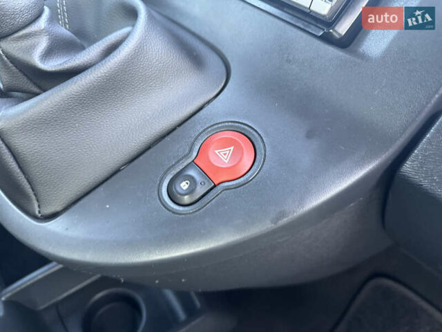 Черный Рено Кенгу, объемом двигателя 1.6 л и пробегом 225 тыс. км за 7800 $, фото 49 на Automoto.ua