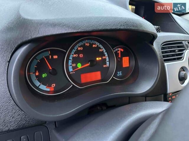 Черный Рено Кенгу, объемом двигателя 0 л и пробегом 96 тыс. км за 7500 $, фото 19 на Automoto.ua