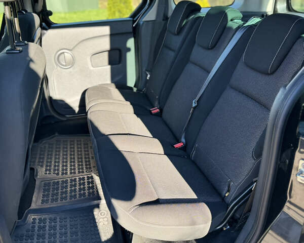 Черный Рено Кенгу, объемом двигателя 1.5 л и пробегом 279 тыс. км за 9900 $, фото 34 на Automoto.ua