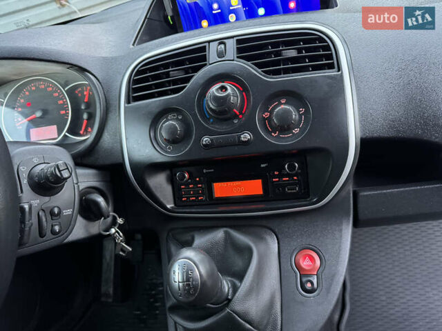 Черный Рено Кенгу, объемом двигателя 1.46 л и пробегом 243 тыс. км за 10900 $, фото 31 на Automoto.ua