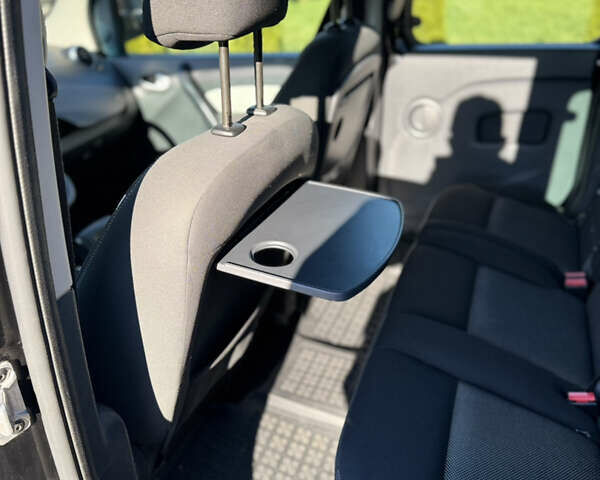 Черный Рено Кенгу, объемом двигателя 1.5 л и пробегом 279 тыс. км за 9900 $, фото 36 на Automoto.ua