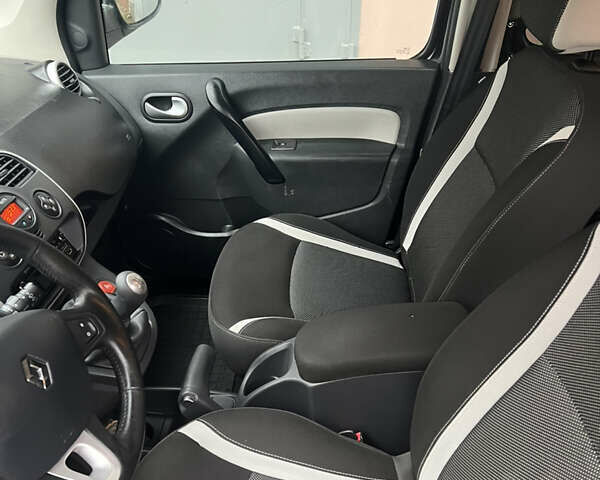 Чорний Рено Кєнгу, об'ємом двигуна 1.46 л та пробігом 247 тис. км за 9700 $, фото 9 на Automoto.ua