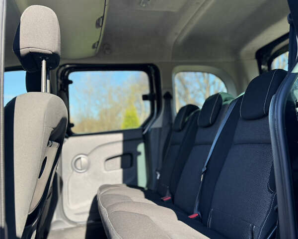 Черный Рено Кенгу, объемом двигателя 1.5 л и пробегом 279 тыс. км за 9900 $, фото 35 на Automoto.ua