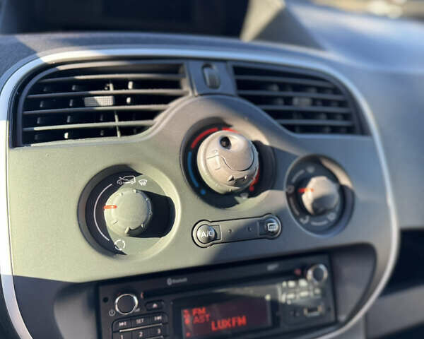 Черный Рено Кенгу, объемом двигателя 1.5 л и пробегом 279 тыс. км за 9900 $, фото 31 на Automoto.ua