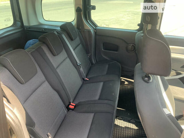 Черный Рено Кенгу, объемом двигателя 1.5 л и пробегом 315 тыс. км за 9900 $, фото 4 на Automoto.ua