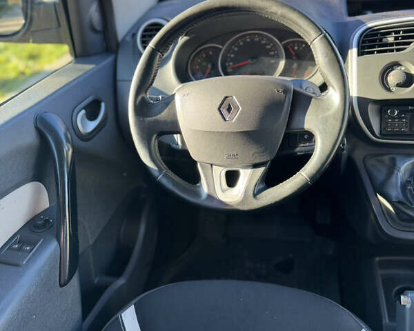 Черный Рено Кенгу, объемом двигателя 1.5 л и пробегом 279 тыс. км за 9900 $, фото 37 на Automoto.ua