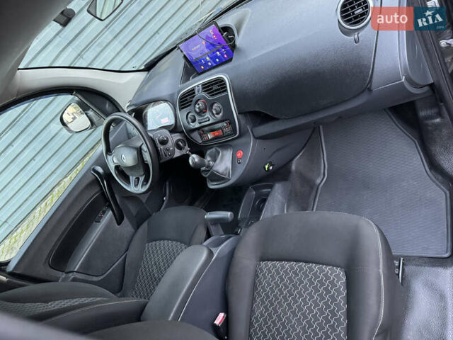 Черный Рено Кенгу, объемом двигателя 1.46 л и пробегом 243 тыс. км за 10900 $, фото 27 на Automoto.ua