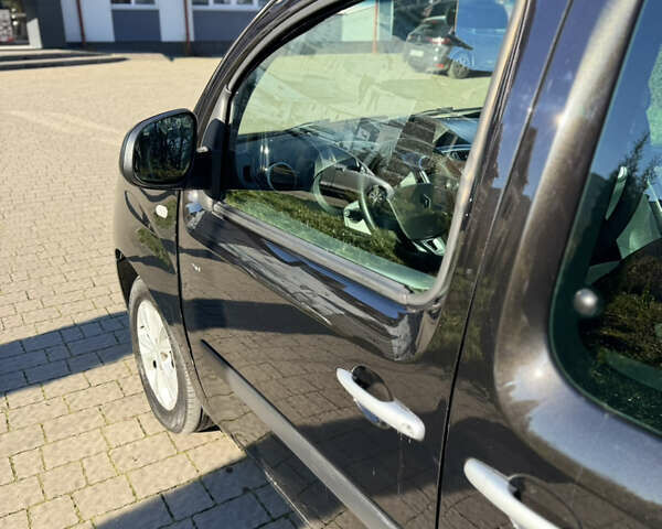 Черный Рено Кенгу, объемом двигателя 1.5 л и пробегом 279 тыс. км за 9900 $, фото 23 на Automoto.ua