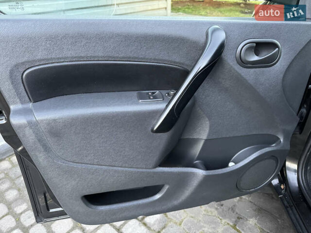 Черный Рено Кенгу, объемом двигателя 1.46 л и пробегом 243 тыс. км за 10900 $, фото 25 на Automoto.ua