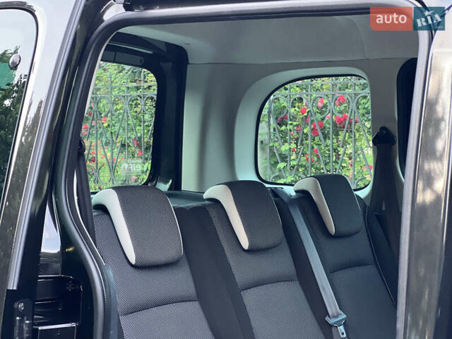 Черный Рено Кенгу, объемом двигателя 1.5 л и пробегом 194 тыс. км за 11700 $, фото 48 на Automoto.ua
