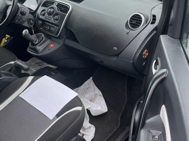 Чорний Рено Кєнгу, об'ємом двигуна 1.5 л та пробігом 250 тис. км за 10999 $, фото 17 на Automoto.ua