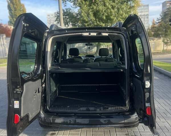 Черный Рено Кенгу, объемом двигателя 1.5 л и пробегом 185 тыс. км за 11850 $, фото 6 на Automoto.ua