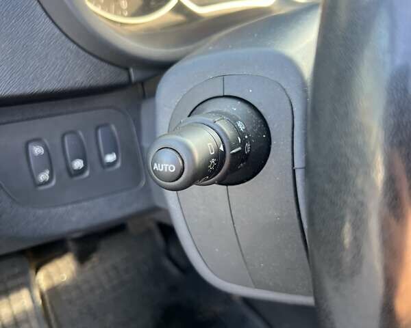 Черный Рено Кенгу, объемом двигателя 1.5 л и пробегом 185 тыс. км за 11850 $, фото 17 на Automoto.ua