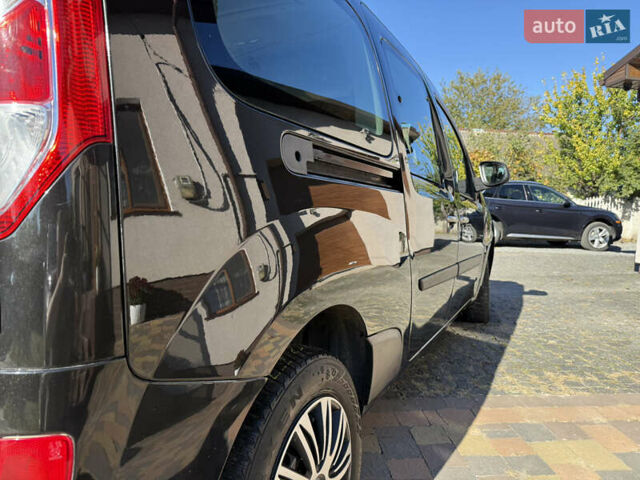 Рено Кєнгу 2015 у Дубно на Automoto.ua Чорний Рено Кєнгу, об'ємом двигуна 1.5 л та пробігом 188 тис. км за 11500 $, фото 6 на Automoto.ua