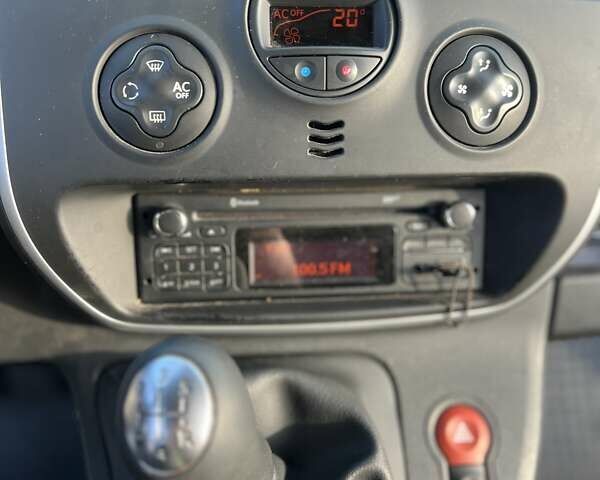 Черный Рено Кенгу, объемом двигателя 1.5 л и пробегом 185 тыс. км за 11850 $, фото 19 на Automoto.ua