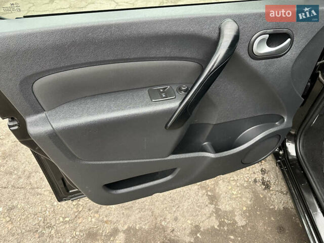 Черный Рено Кенгу, объемом двигателя 1.5 л и пробегом 143 тыс. км за 11800 $, фото 14 на Automoto.ua