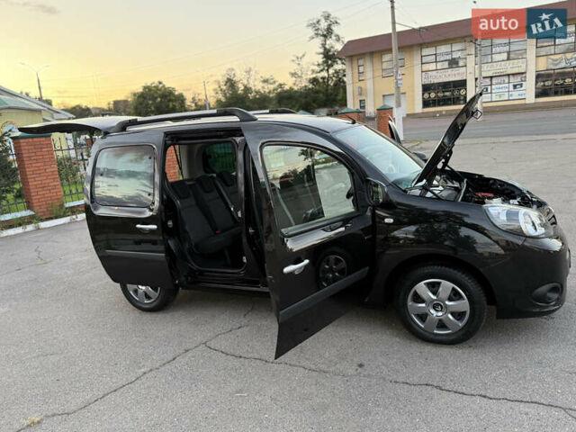 Черный Рено Кенгу, объемом двигателя 1.5 л и пробегом 110 тыс. км за 12599 $, фото 93 на Automoto.ua