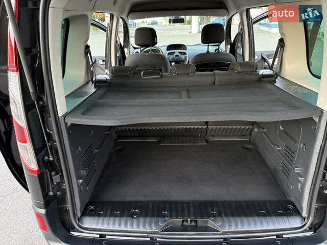 Черный Рено Кенгу, объемом двигателя 1.5 л и пробегом 110 тыс. км за 12599 $, фото 7 на Automoto.ua