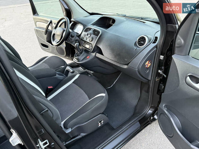 Черный Рено Кенгу, объемом двигателя 1.5 л и пробегом 110 тыс. км за 12599 $, фото 43 на Automoto.ua