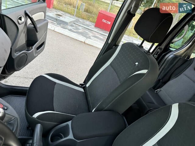 Черный Рено Кенгу, объемом двигателя 1.5 л и пробегом 110 тыс. км за 12599 $, фото 64 на Automoto.ua