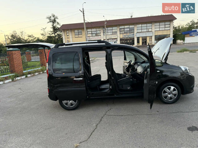 Черный Рено Кенгу, объемом двигателя 1.5 л и пробегом 110 тыс. км за 12599 $, фото 94 на Automoto.ua