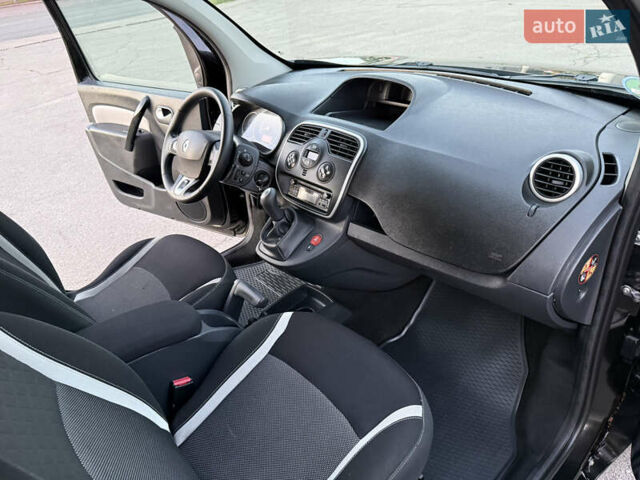 Черный Рено Кенгу, объемом двигателя 1.5 л и пробегом 110 тыс. км за 12599 $, фото 2 на Automoto.ua