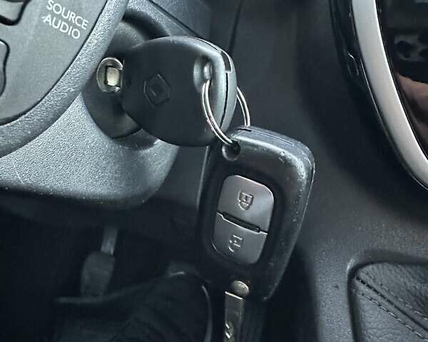 Черный Рено Кенгу, объемом двигателя 1.5 л и пробегом 259 тыс. км за 11550 $, фото 39 на Automoto.ua