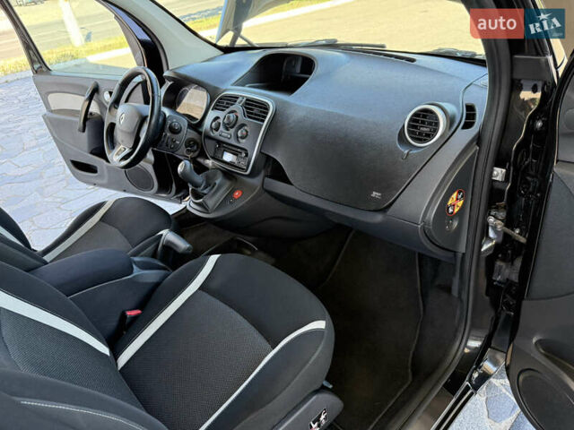 Черный Рено Кенгу, объемом двигателя 1.5 л и пробегом 139 тыс. км за 11999 $, фото 2 на Automoto.ua