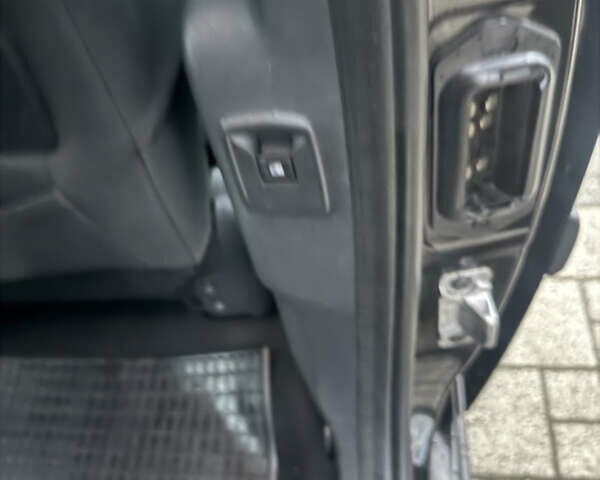 Чорний Рено Кєнгу, об'ємом двигуна 1.5 л та пробігом 198 тис. км за 13950 $, фото 32 на Automoto.ua