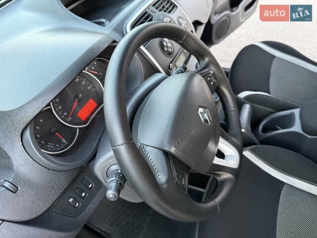 Черный Рено Кенгу, объемом двигателя 1.5 л и пробегом 110 тыс. км за 12599 $, фото 61 на Automoto.ua