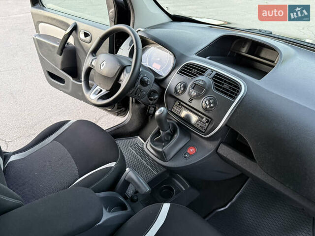 Черный Рено Кенгу, объемом двигателя 1.5 л и пробегом 110 тыс. км за 12599 $, фото 47 на Automoto.ua