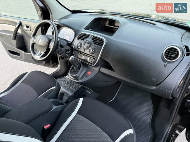 Черный Рено Кенгу, объемом двигателя 1.5 л и пробегом 110 тыс. км за 12599 $, фото 48 на Automoto.ua
