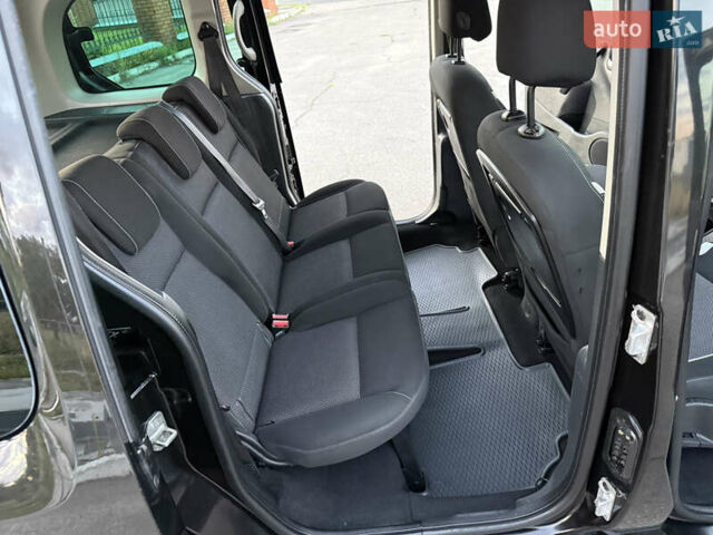 Черный Рено Кенгу, объемом двигателя 1.5 л и пробегом 110 тыс. км за 12599 $, фото 5 на Automoto.ua