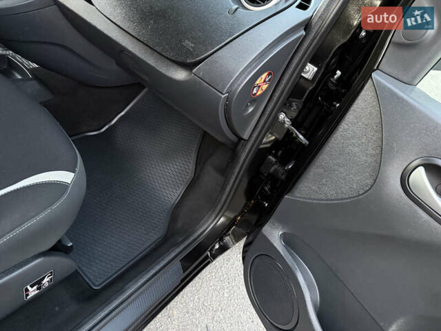 Черный Рено Кенгу, объемом двигателя 1.5 л и пробегом 110 тыс. км за 12599 $, фото 110 на Automoto.ua