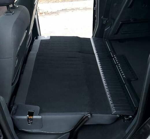 Черный Рено Кенгу, объемом двигателя 1.5 л и пробегом 179 тыс. км за 13500 $, фото 38 на Automoto.ua