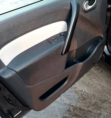 Черный Рено Кенгу, объемом двигателя 1.5 л и пробегом 179 тыс. км за 13500 $, фото 32 на Automoto.ua