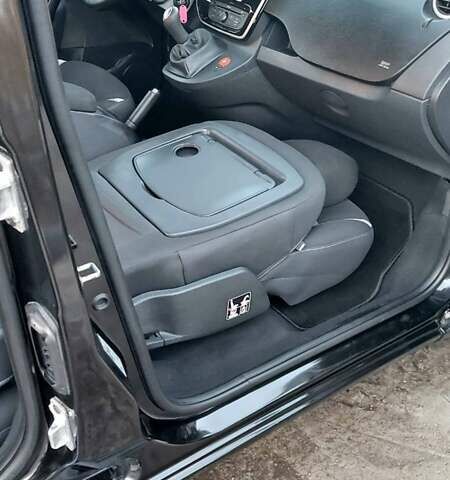 Черный Рено Кенгу, объемом двигателя 1.5 л и пробегом 179 тыс. км за 13500 $, фото 37 на Automoto.ua