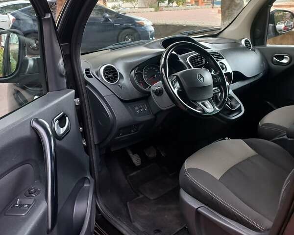 Черный Рено Кенгу, объемом двигателя 1.5 л и пробегом 250 тыс. км за 11850 $, фото 8 на Automoto.ua