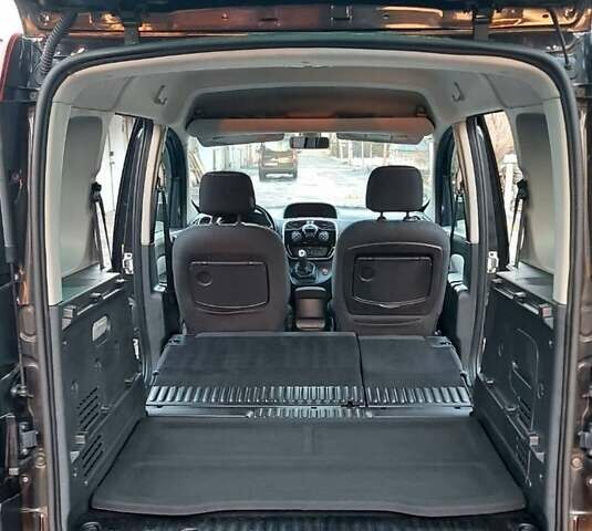 Черный Рено Кенгу, объемом двигателя 1.5 л и пробегом 179 тыс. км за 13500 $, фото 40 на Automoto.ua