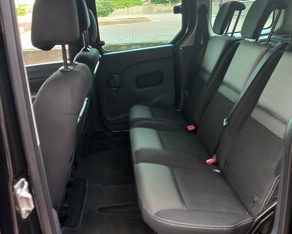 Черный Рено Кенгу, объемом двигателя 1.5 л и пробегом 250 тыс. км за 11850 $, фото 9 на Automoto.ua