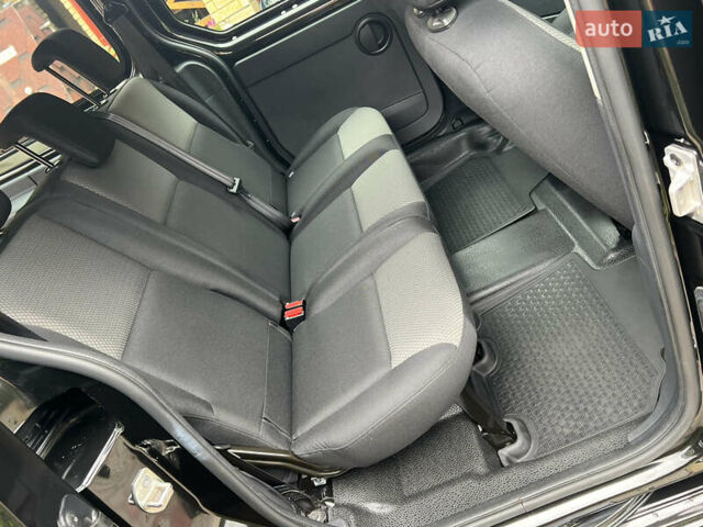 Черный Рено Кенгу, объемом двигателя 0 л и пробегом 29 тыс. км за 14200 $, фото 19 на Automoto.ua