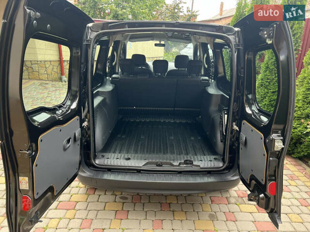 Черный Рено Кенгу, объемом двигателя 0 л и пробегом 29 тыс. км за 14200 $, фото 14 на Automoto.ua